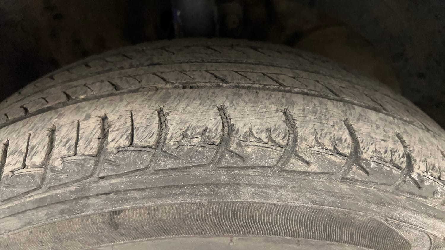 Used 2018 Maruti Suzuki Baleno Delta 1.2 Petrol Manual tyres RIGHT FRONT TYRE TREAD VIEW