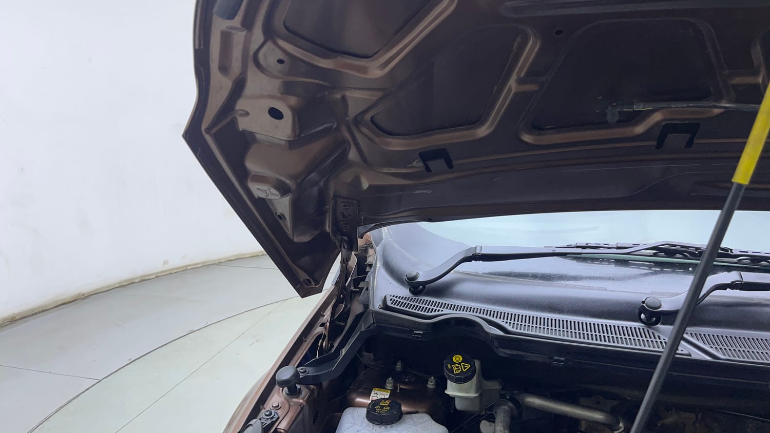 Used 2016 Ford EcoSport Trend 1.5L Ti-VCT Petrol Manual engine ENGINE RIGHT SIDE HINGE & APRON VIEW