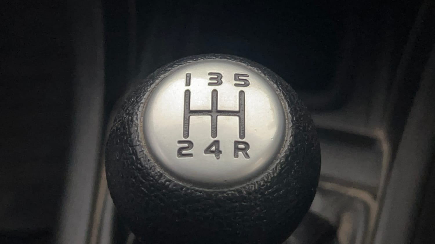 Used 2015 Maruti Suzuki Swift VXi Petrol Manual interior GEAR  KNOB VIEW