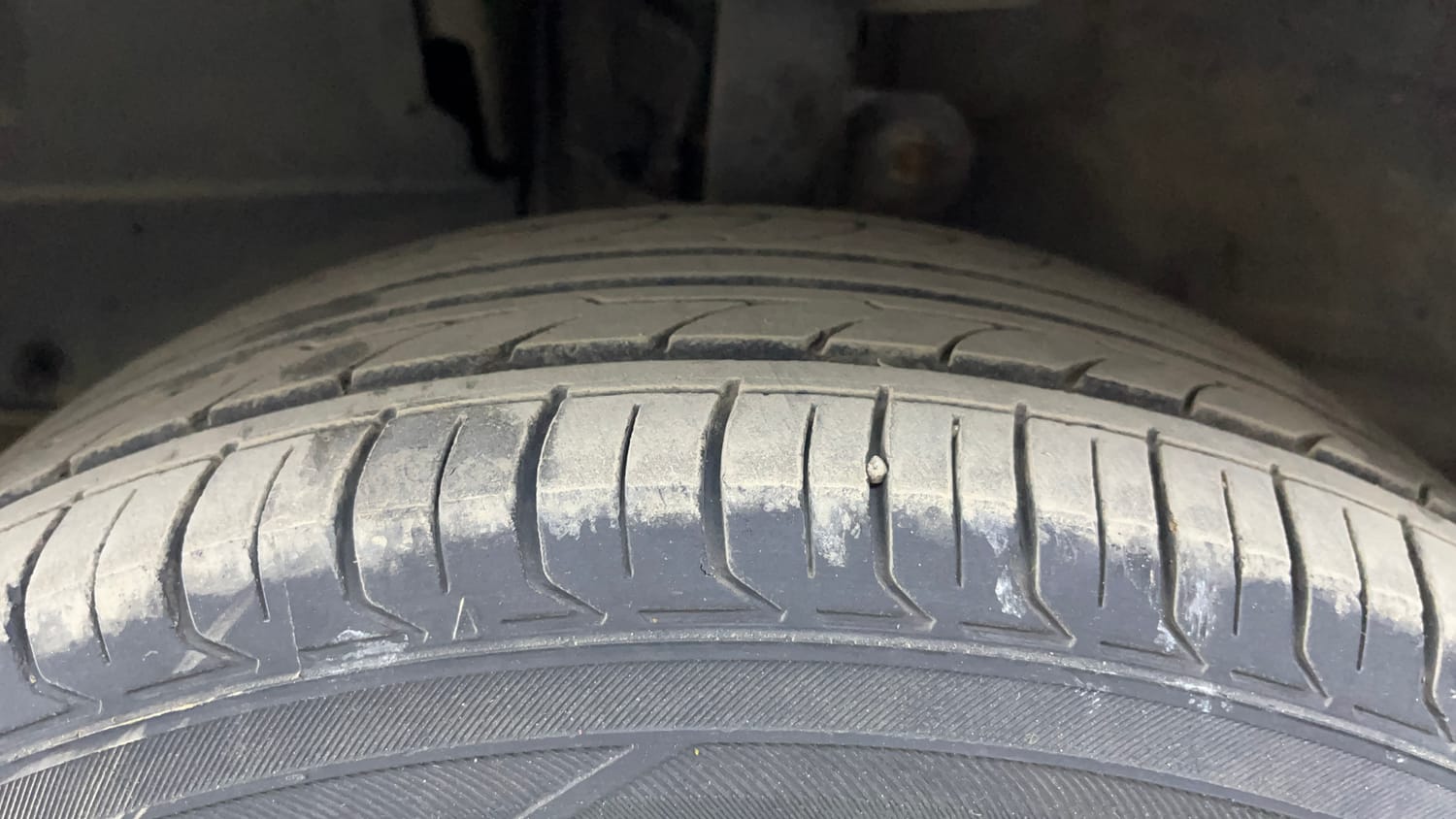 Used 2017 Mahindra KUV100 K6+ 5 STR Petrol Manual tyres LEFT FRONT TYRE TREAD VIEW
