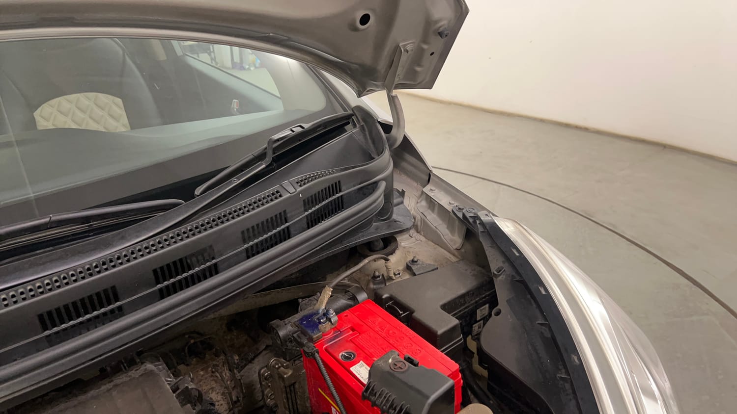 Used 2019 Hyundai Grand i10 Sportz AT 1.2 Kappa VTVT Petrol Automatic engine ENGINE LEFT SIDE HINGE & APRON VIEW
