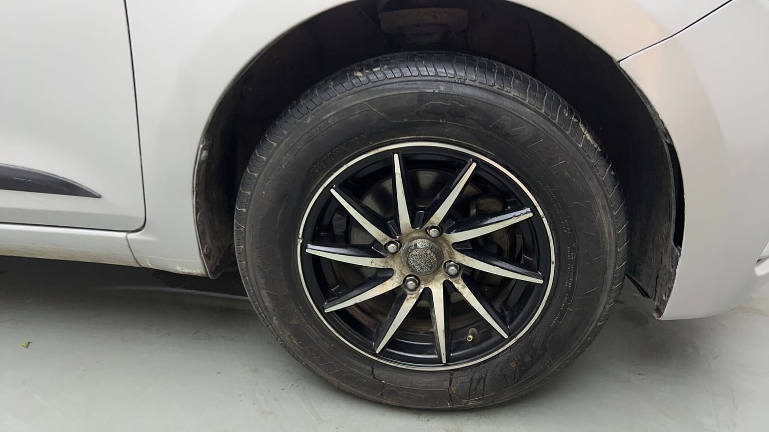 Used 2018 Hyundai Elite i20 Sportz 1.2 Petrol Manual tyres RIGHT FRONT TYRE RIM VIEW