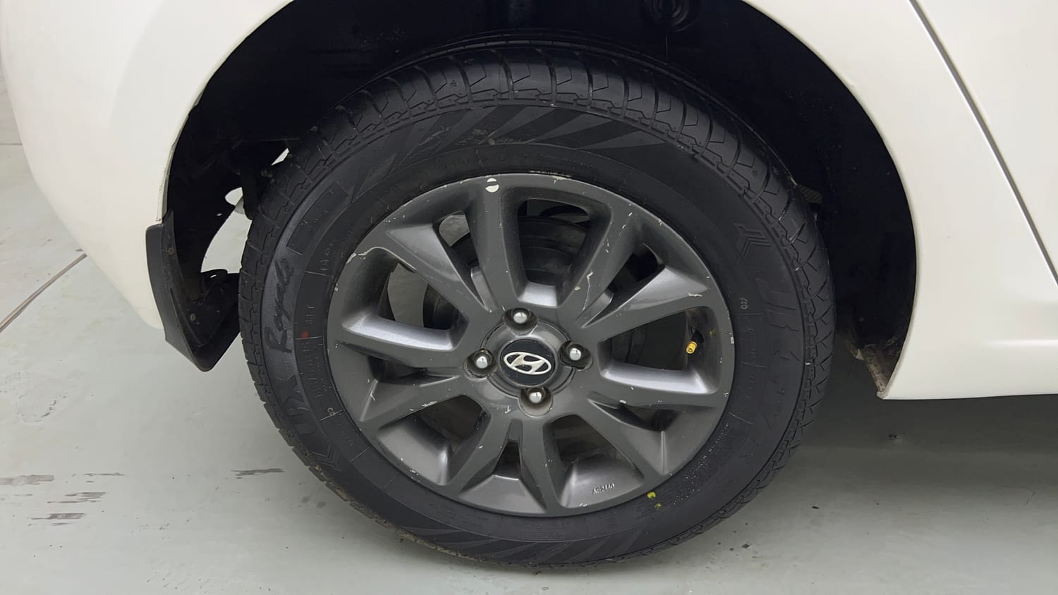 Used 2019 Hyundai Elite i20 Asta 1.2 AT Petrol Automatic tyres RIGHT REAR TYRE RIM VIEW