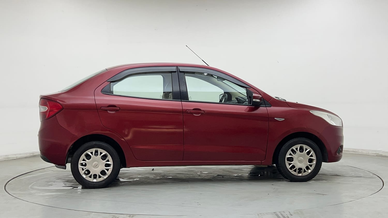 Used 2015 Ford Figo Aspire Trend 1.2 Ti-VCT Petrol Manual exterior RIGHT SIDE VIEW