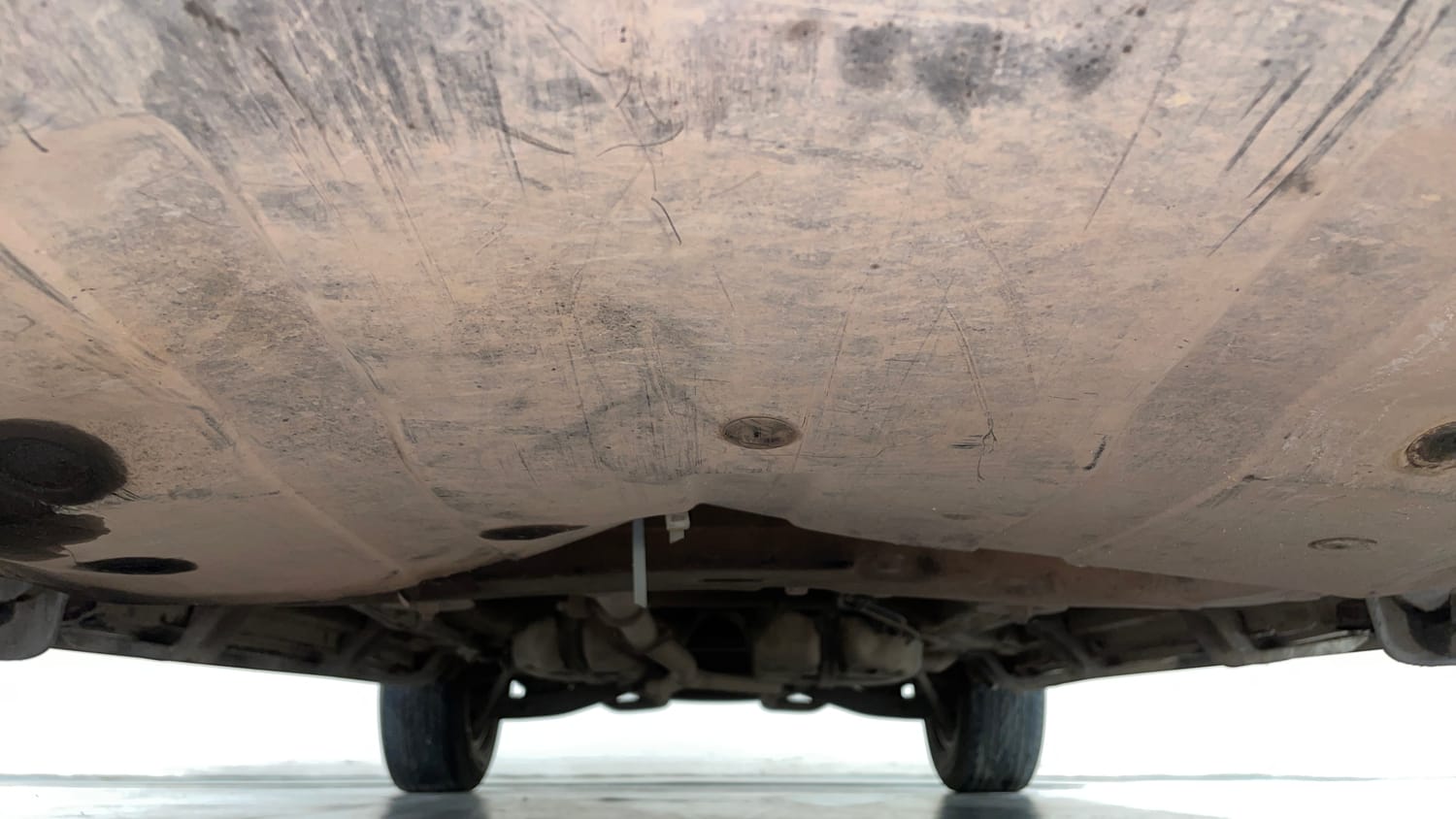 Used 2018 Mahindra XUV500 W9 AT Diesel Automatic extra FRONT LEFT UNDERBODY VIEW