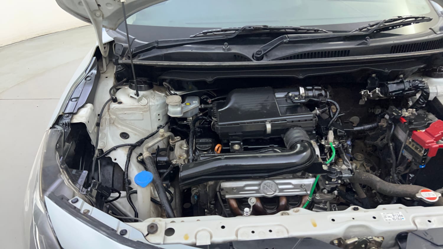 Used 2025 Toyota Glanza E Petrol Manual engine ENGINE RIGHT SIDE HINGE & APRON VIEW