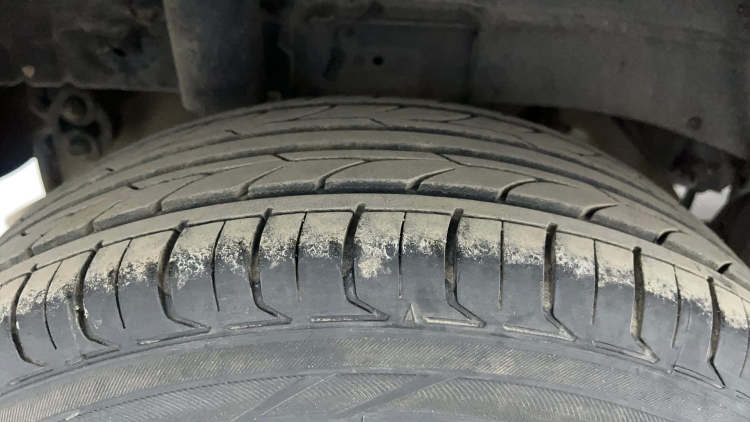 Used 2017 Mahindra KUV100 K6+ 5 STR Petrol Manual tyres RIGHT REAR TYRE TREAD VIEW