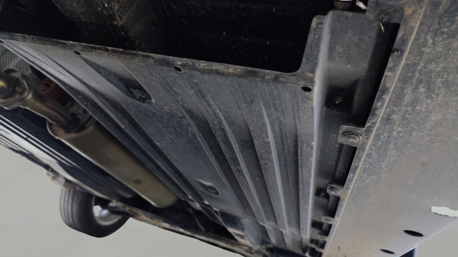 Used 2025 Maruti Suzuki Grand Vitara Alpha Smart Hybrid Petrol Manual extra REAR RIGHT UNDERBODY VIEW