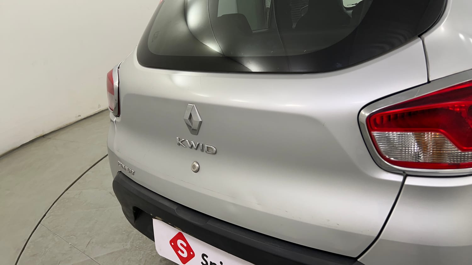 Used 2016 Renault Kwid RXT Opt Petrol Manual dents MINOR DENT