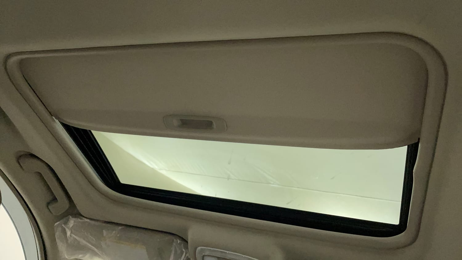 Used 2018 Mahindra XUV500 W9 AT Diesel Automatic top_features Sunroof