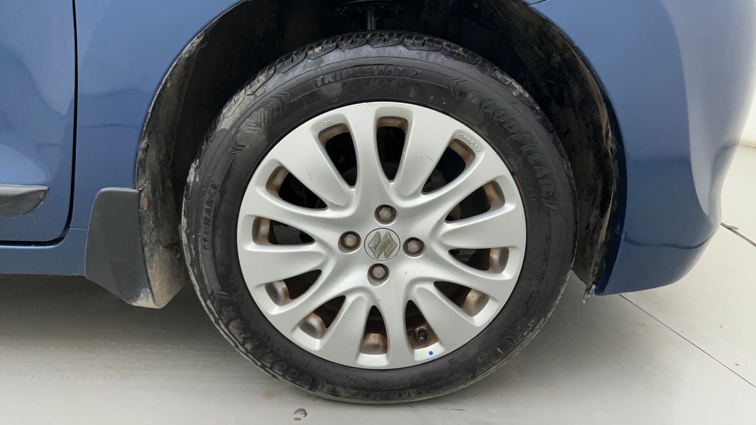 Used 2016 Maruti Suzuki Baleno Zeta 1.2 Petrol Manual tyres RIGHT FRONT TYRE RIM VIEW