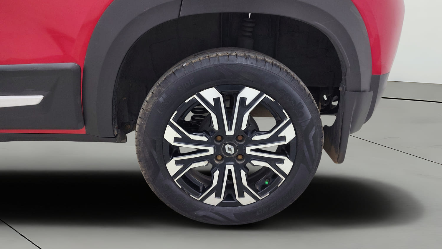 Used 2021 Renault Kiger RXZ Turbo CVT Dual Tone Petrol Automatic tyres LEFT REAR TYRE RIM VIEW