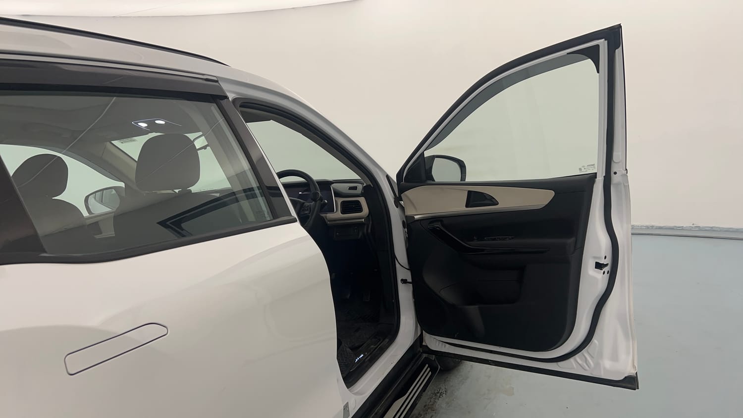 Used 2025 Mahindra XUV700 AX5 Petrol MT 7 STR Petrol Manual interior RIGHT FRONT DOOR OPEN VIEW