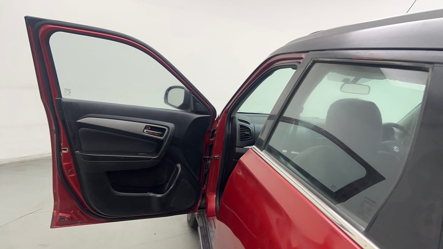 Used 2018 Maruti Suzuki Vitara Brezza [2016-2020] VDi Diesel Manual interior LEFT FRONT DOOR OPEN VIEW