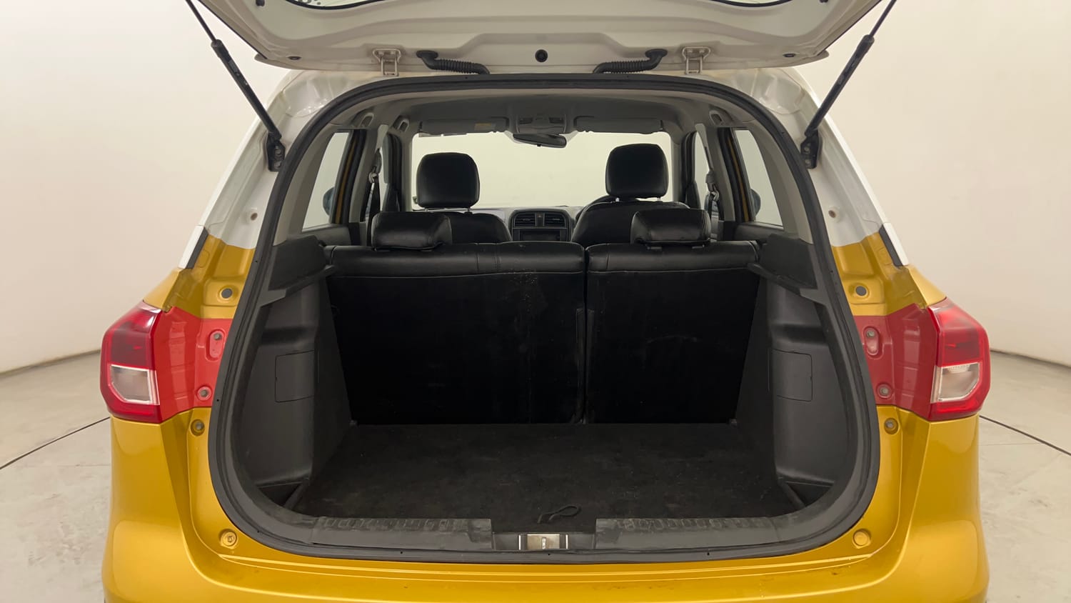 Used 2017 Maruti Suzuki Vitara Brezza ZDi+ Dual Tone Diesel Manual interior DICKY INSIDE VIEW
