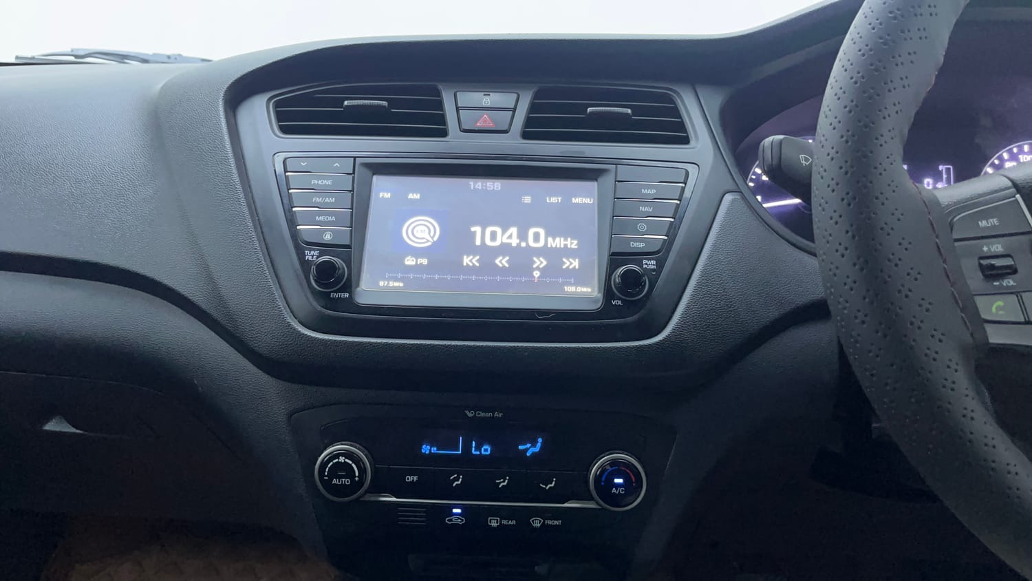 Used 2017 Hyundai Elite i20 Asta 1.2 Dual Tone Petrol Manual interior MUSIC SYSTEM & AC CONTROL VIEW