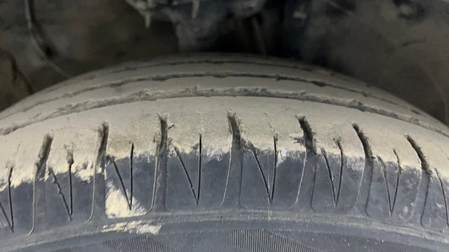 Used 2021 Kia Sonet GTX Plus 1.0 DCT Petrol Automatic tyres RIGHT FRONT TYRE TREAD VIEW