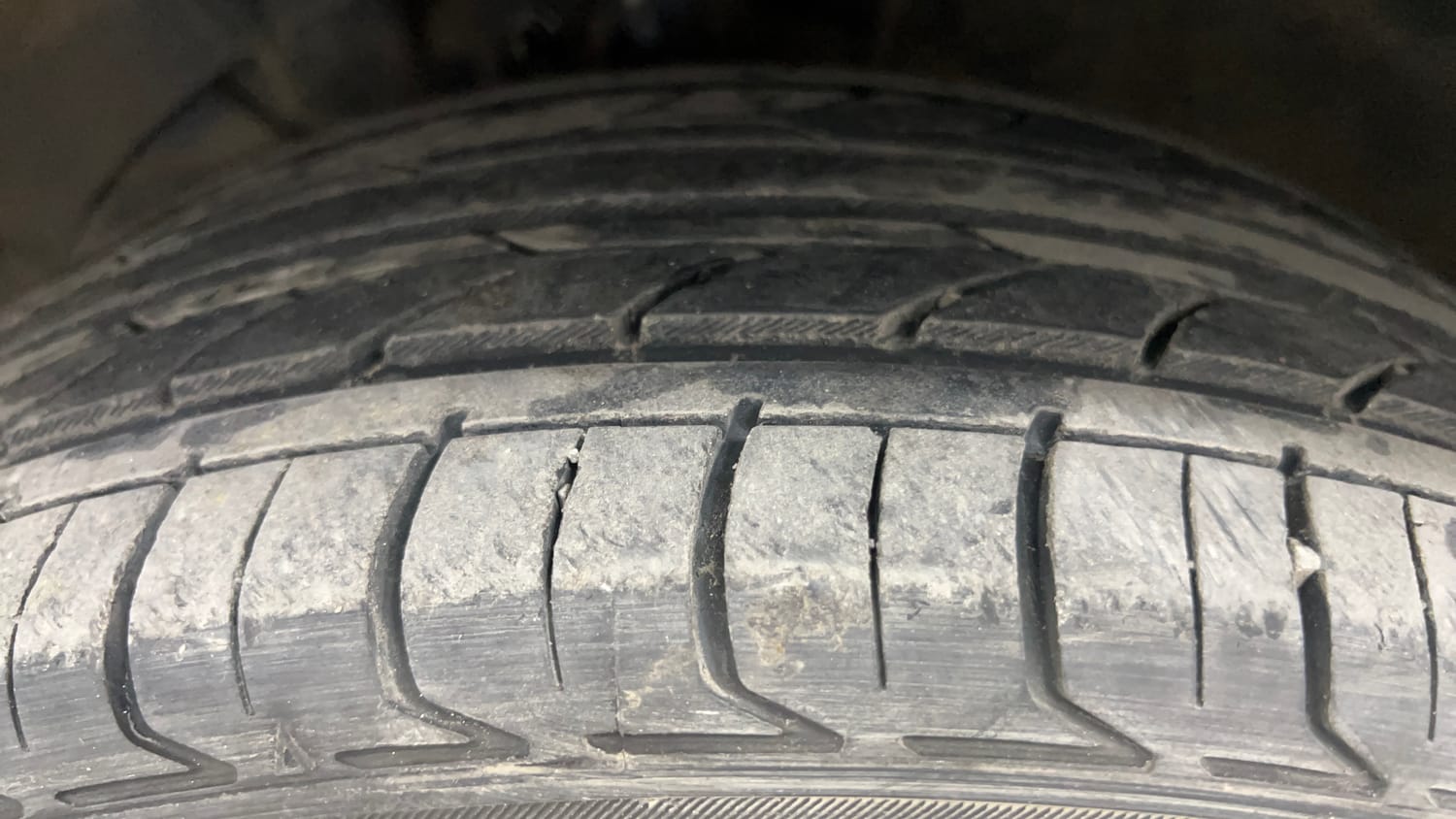 Used 2016 Maruti Suzuki Baleno Zeta 1.2 Petrol Manual tyres LEFT FRONT TYRE TREAD VIEW