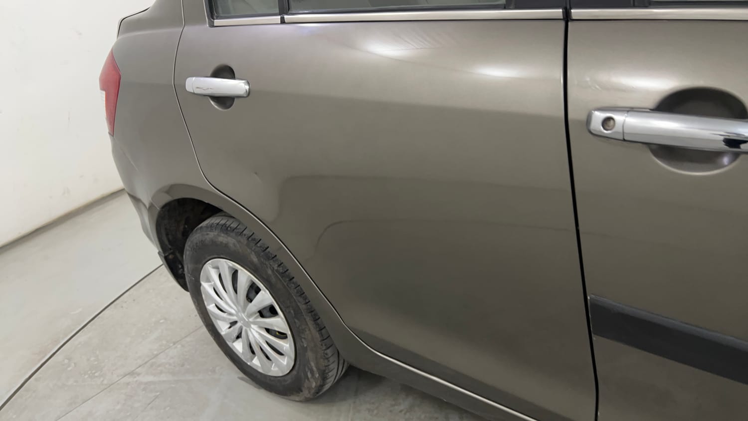 Used 2015 Maruti Suzuki Swift Dzire VXI Petrol Manual dents MINOR DENT