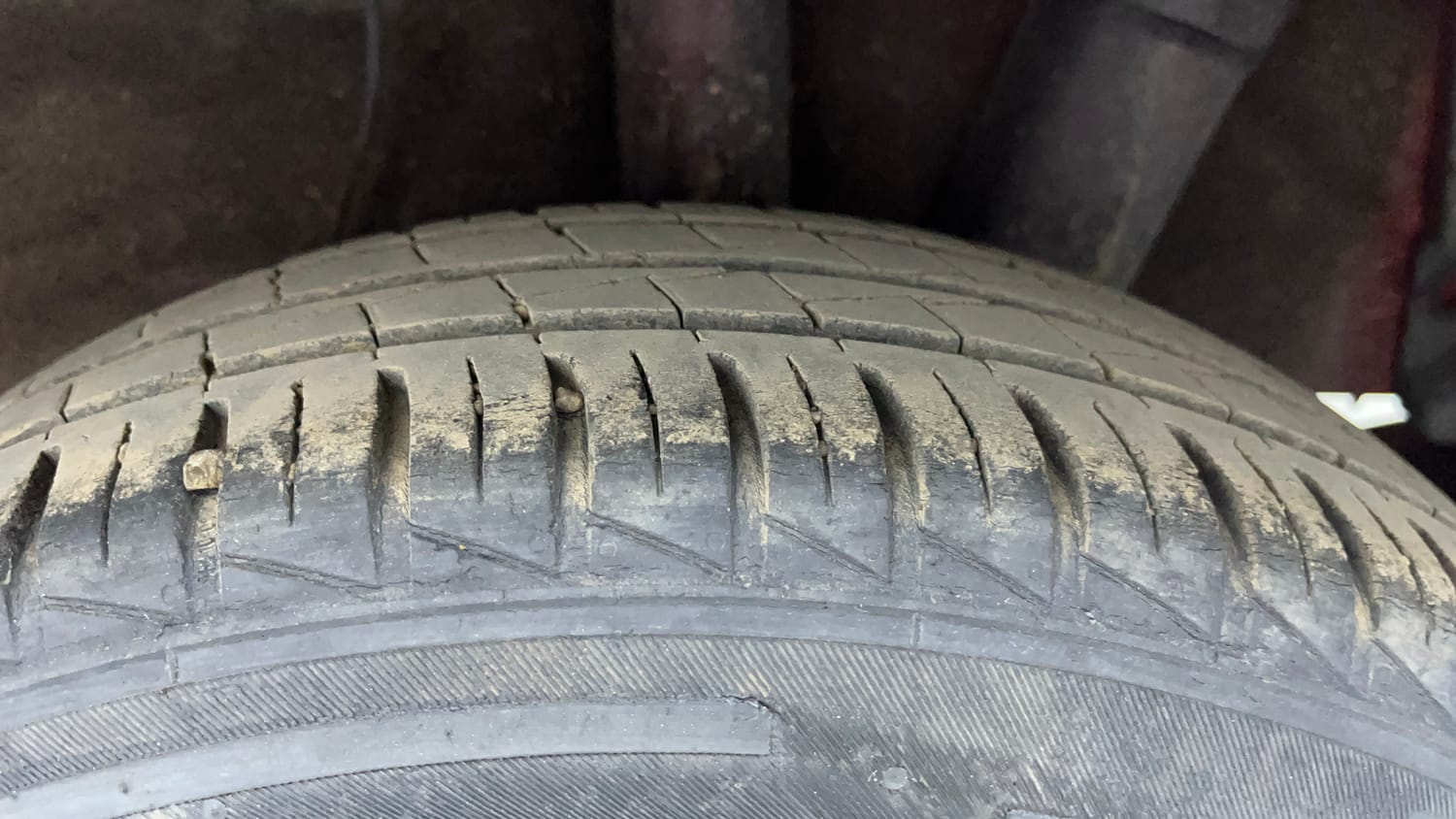 Used 2021 Hyundai Grand i10 Nios Sportz AMT 1.2 Kappa VTVT Petrol Automatic tyres LEFT REAR TYRE TREAD VIEW