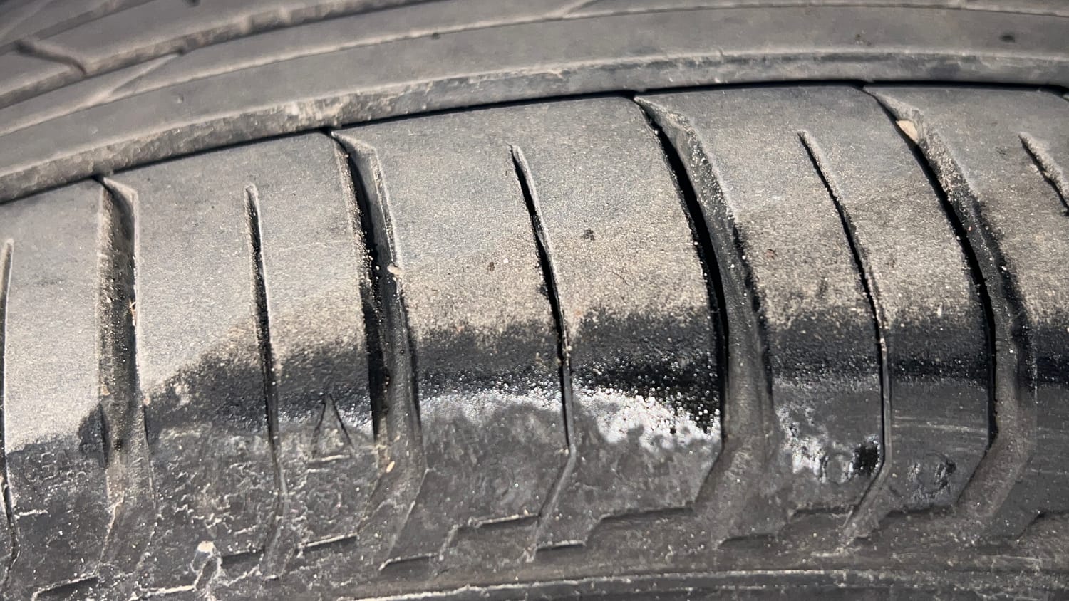 Used 2015 Maruti Suzuki Ciaz ZDi+ SHVS Diesel Manual tyres RIGHT FRONT TYRE TREAD VIEW