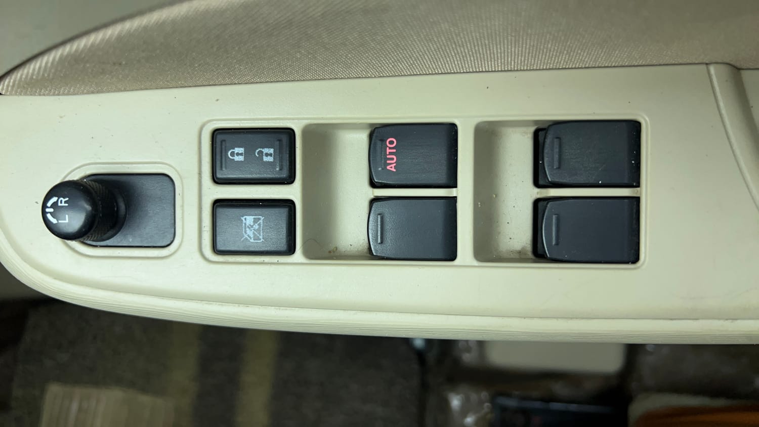 Used 2017 Maruti Suzuki Dzire VXi AMT Petrol Automatic top_features Adjustable ORVM