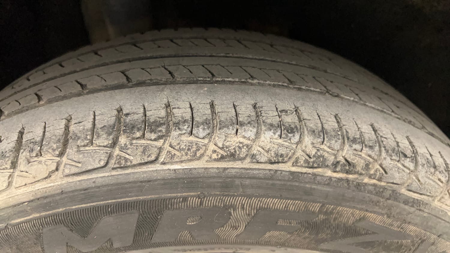 Used 2018 Maruti Suzuki Baleno Delta 1.2 Petrol Manual tyres RIGHT REAR TYRE TREAD VIEW