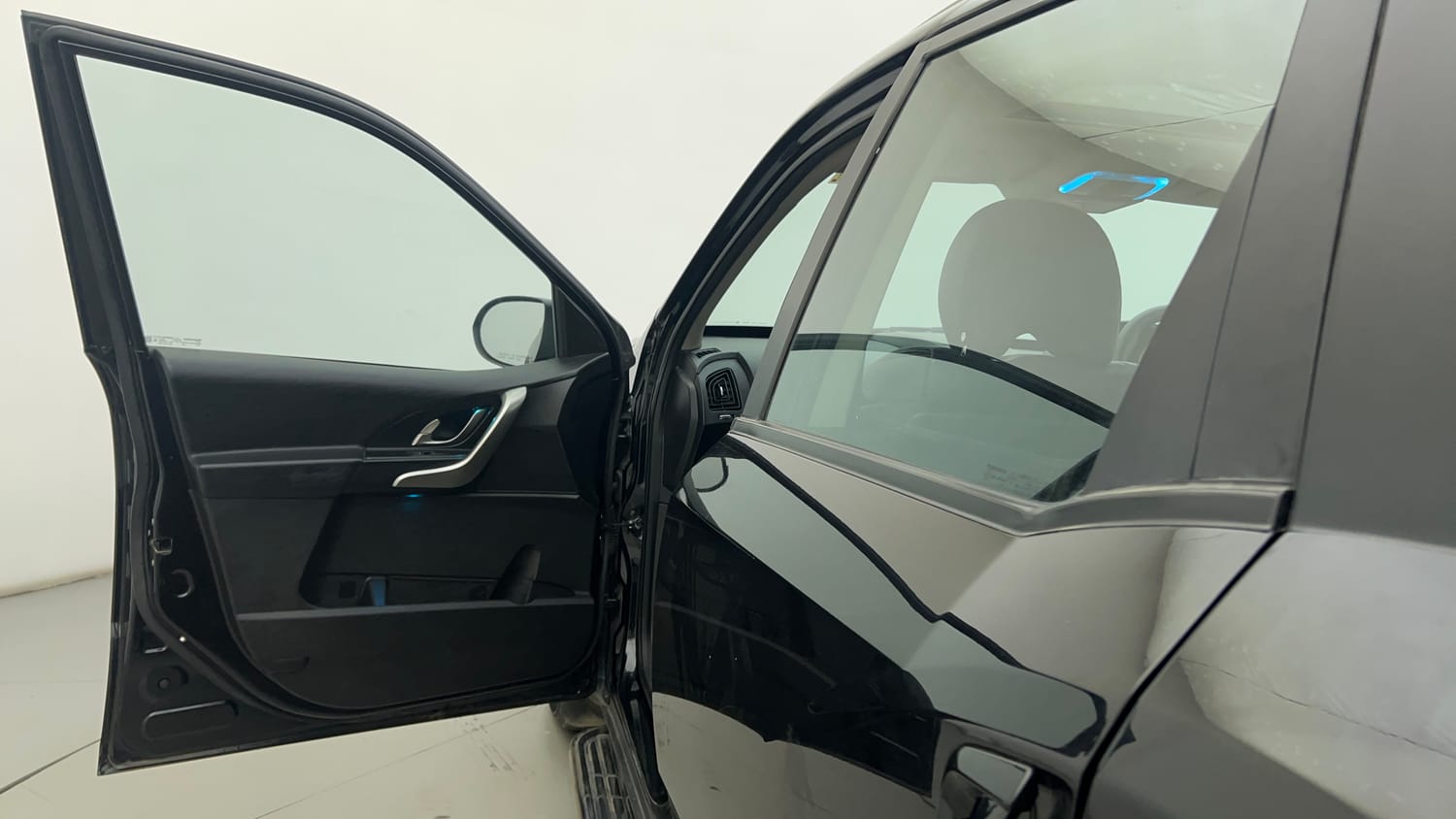 Used 2021 Mahindra XUV500 W9 Diesel Manual interior LEFT FRONT DOOR OPEN VIEW