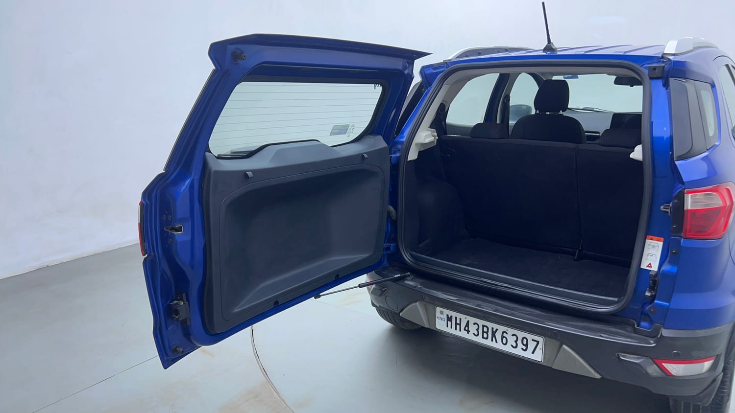 Used 2018 Ford EcoSport Titanium 1.5L Ti-VCT Petrol Manual interior DICKY DOOR OPEN VIEW