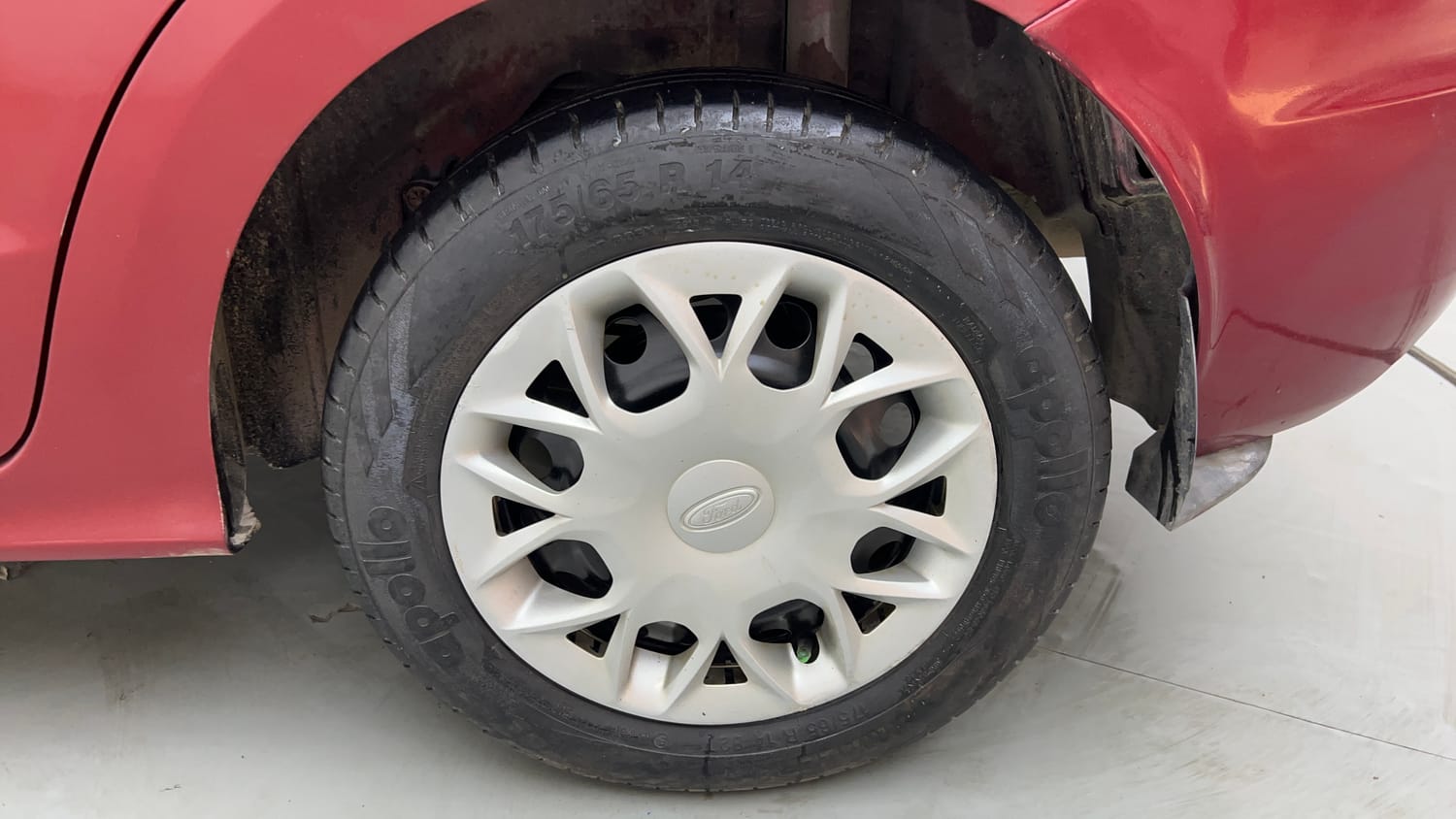 Used 2015 Ford Figo Aspire Trend 1.2 Ti-VCT Petrol Manual tyres LEFT REAR TYRE RIM VIEW