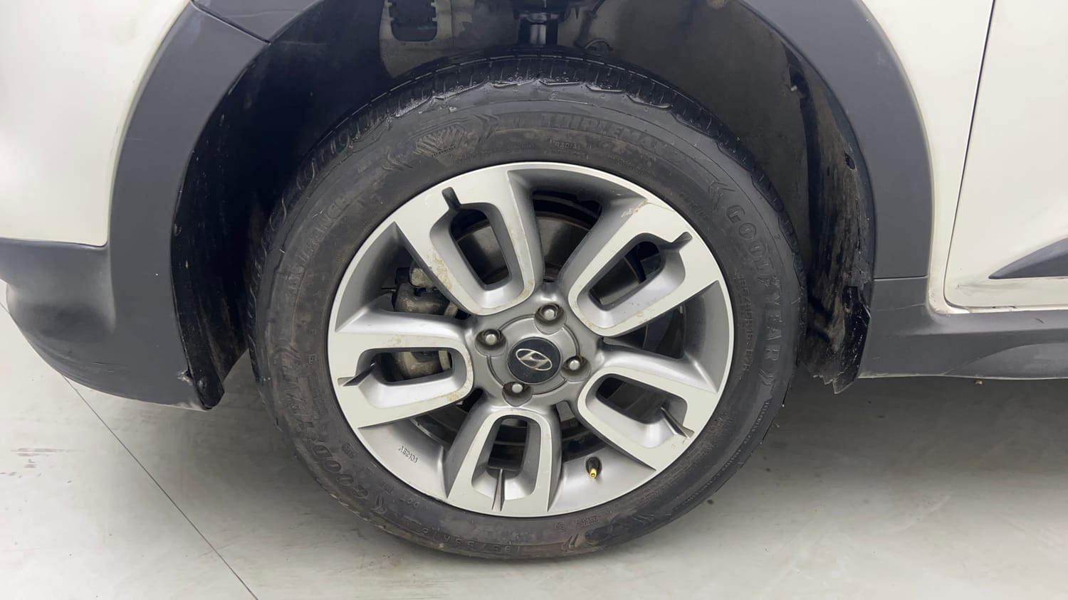 Used 2016 Hyundai i20 Active 1.2 SX Petrol Manual tyres LEFT FRONT TYRE RIM VIEW