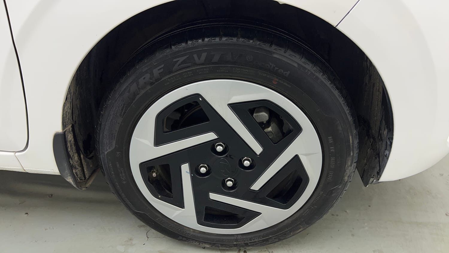 Used 2025 Hyundai Grand i10 Nios Sportz 1.2 Kappa VTVT Petrol Manual tyres RIGHT FRONT TYRE RIM VIEW