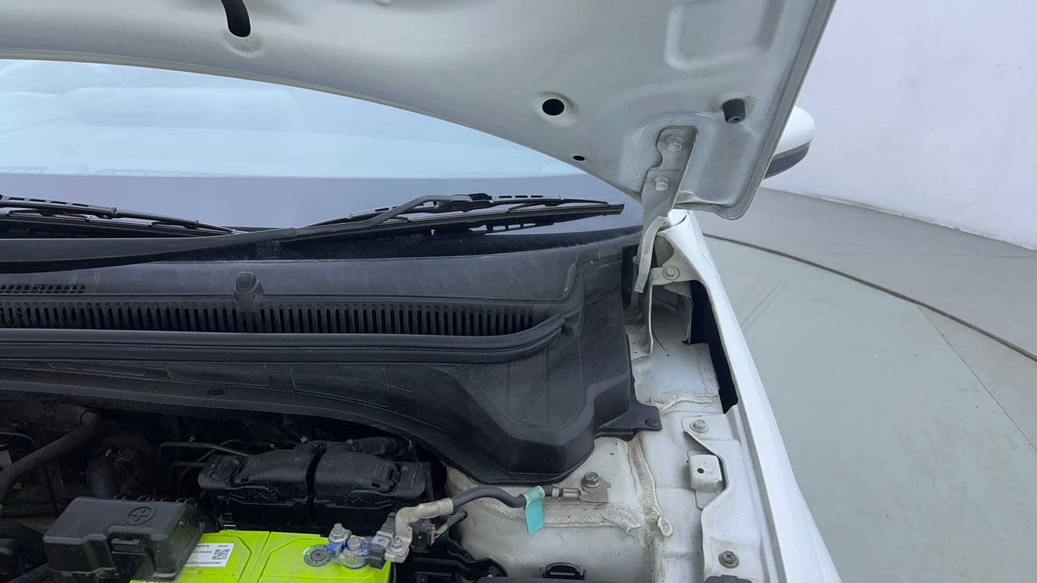 Used 2023 Hyundai New i20 Asta (O) 1.2 MT Petrol Manual engine ENGINE LEFT SIDE HINGE & APRON VIEW