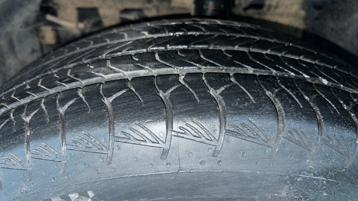 Used 2024 Toyota Urban Cruiser Hyryder V Hybrid Hybrid Automatic tyres LEFT FRONT TYRE TREAD VIEW