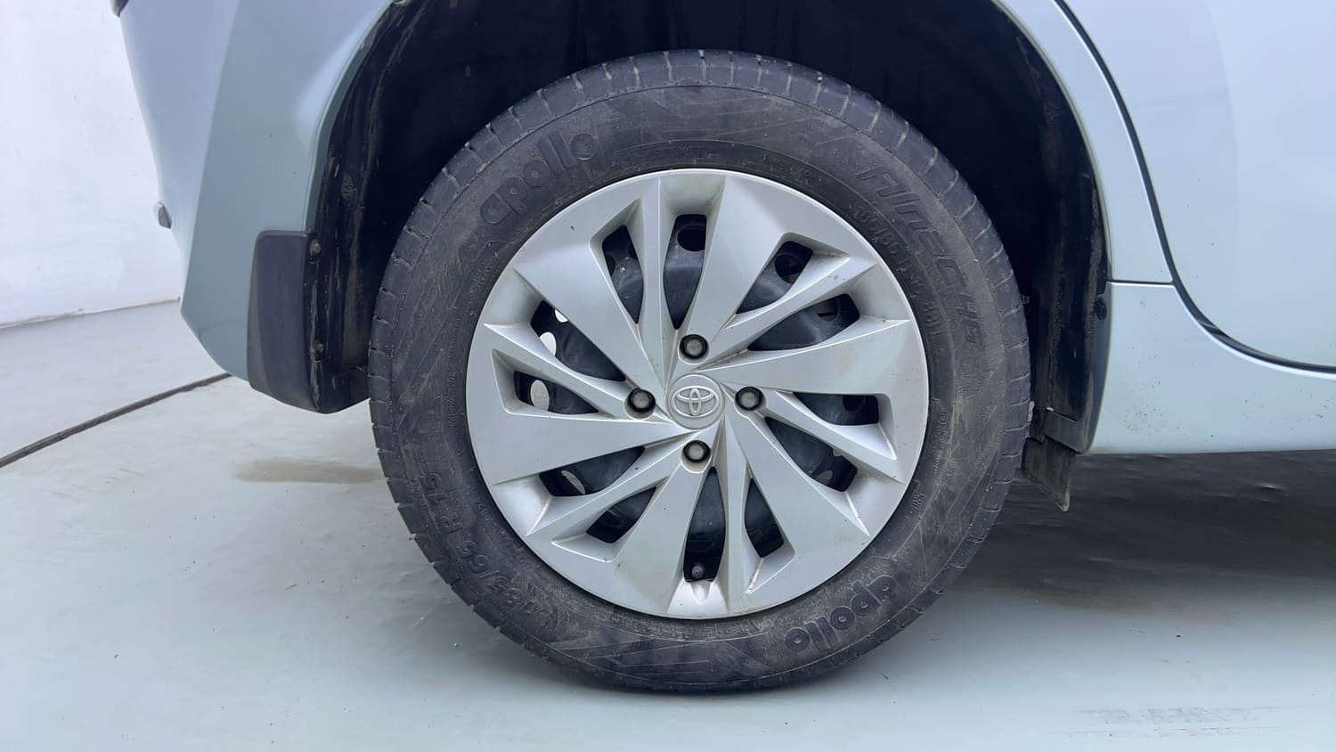 Used 2024 Toyota Glanza E Petrol Manual tyres RIGHT REAR TYRE RIM VIEW