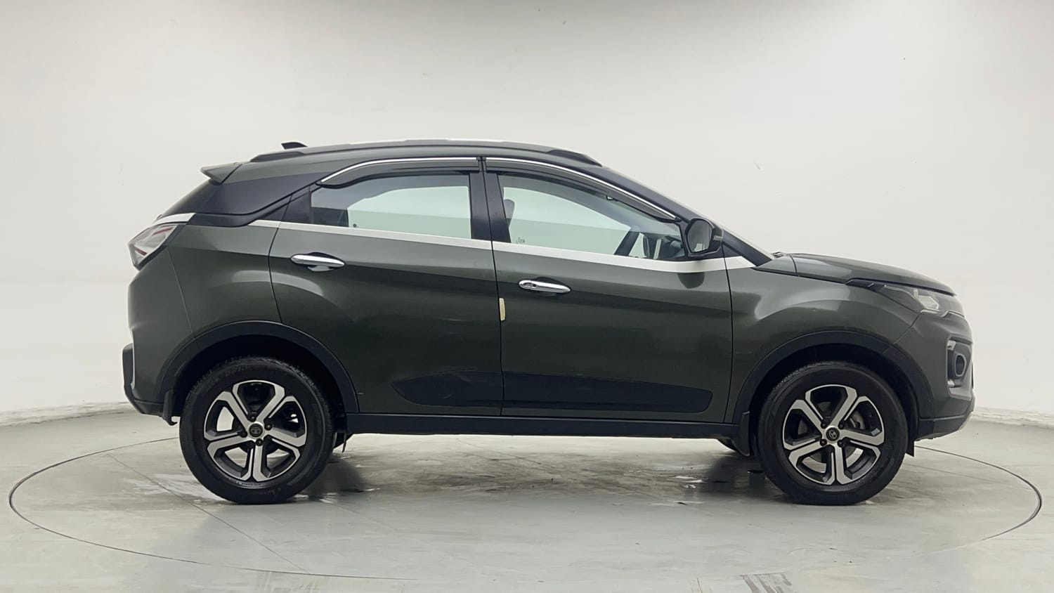 Used 2022 Tata Nexon XZA Plus (Premium) Diesel Diesel Automatic exterior RIGHT SIDE VIEW