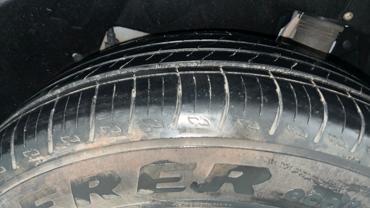 Used 2025 Mahindra XUV700 AX5 Petrol MT 7 STR Petrol Manual tyres LEFT REAR TYRE TREAD VIEW