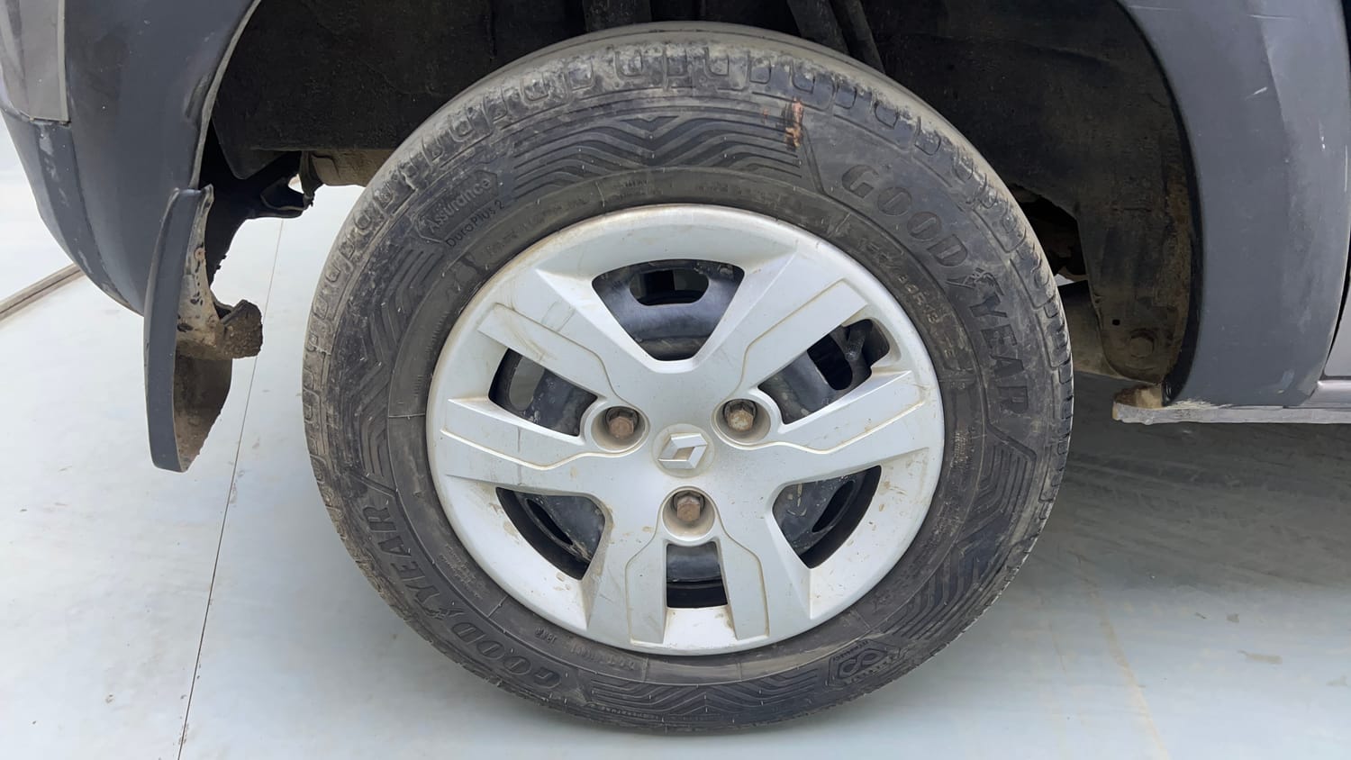 Used 2017 Renault Kwid 1.0 RXT Petrol Manual tyres RIGHT REAR TYRE RIM VIEW
