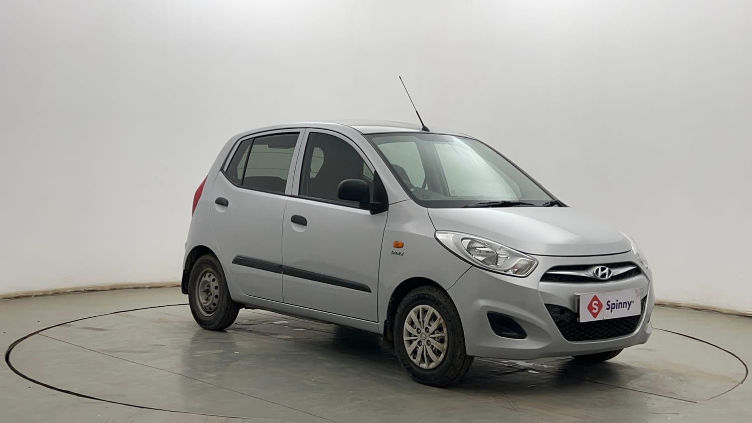 Used 2015 Hyundai i10 Magna 1.1 iRDE2 Petrol Manual exterior RIGHT FRONT CORNER VIEW