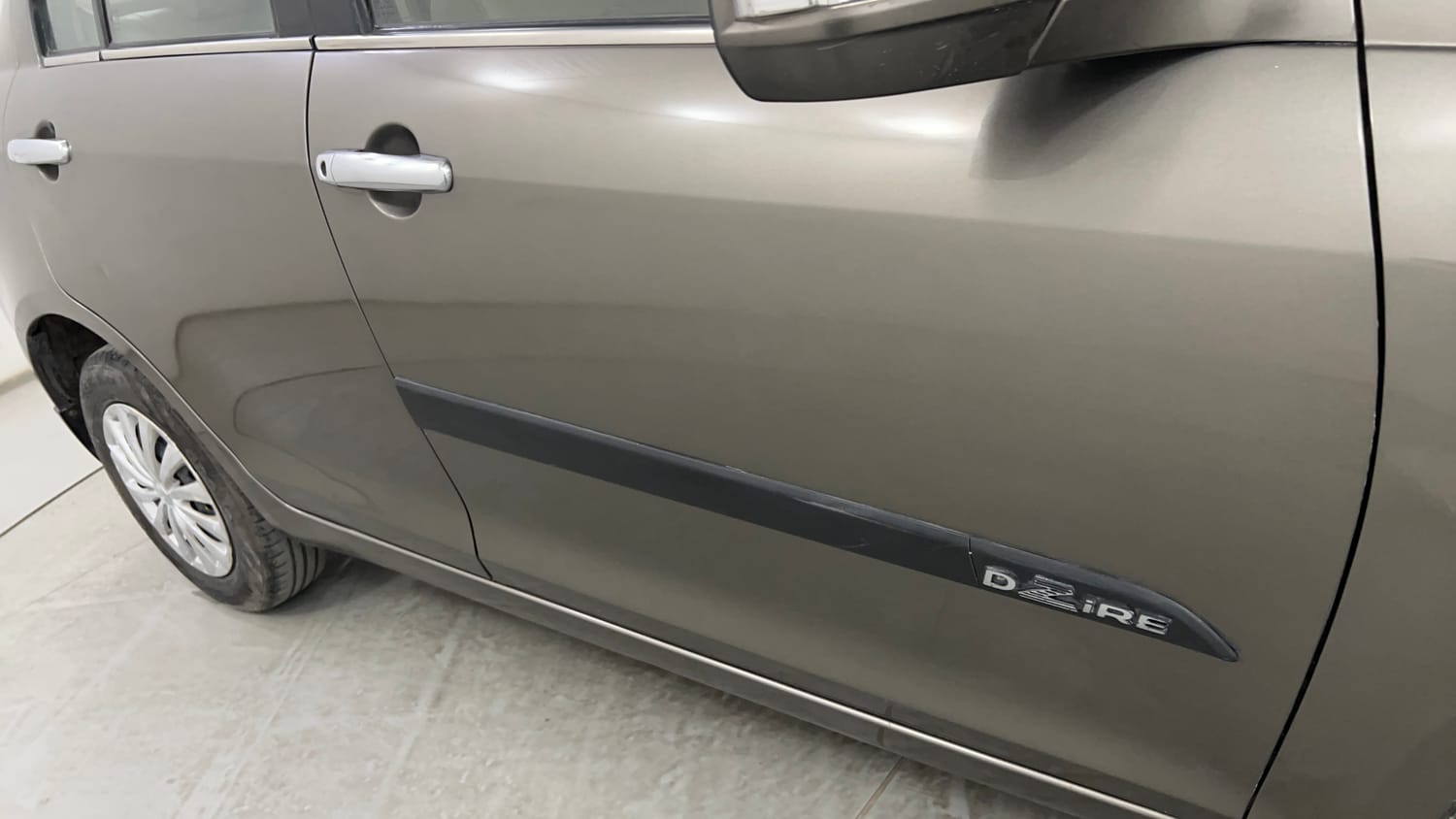 Used 2015 Maruti Suzuki Swift Dzire VXI Petrol Manual dents MINOR DENT