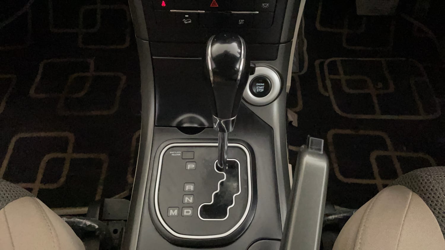Used 2018 Mahindra XUV500 W9 AT Diesel Automatic interior GEAR  KNOB VIEW