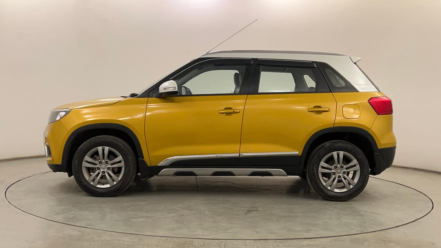 Used 2017 Maruti Suzuki Vitara Brezza ZDi+ Dual Tone Diesel Manual exterior LEFT SIDE VIEW