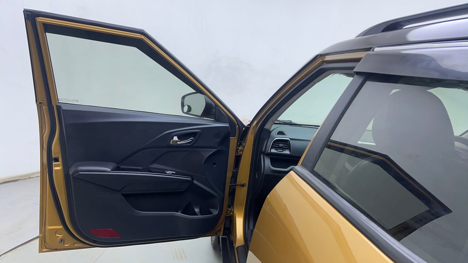 Used 2023 Mahindra XUV 300 W8 1.2 Petrol Petrol Manual interior LEFT FRONT DOOR OPEN VIEW