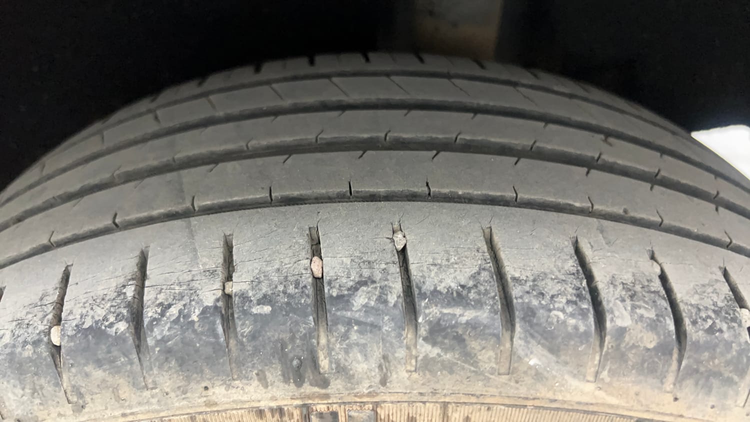 Used 2017 Maruti Suzuki Baleno Alpha 1.2 Petrol Manual tyres LEFT REAR TYRE TREAD VIEW