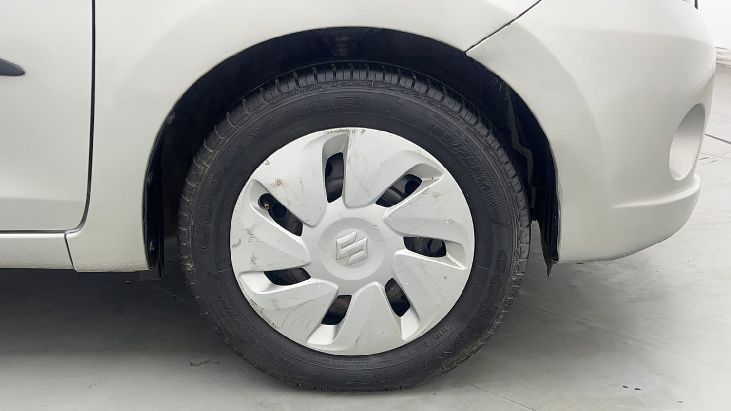 Used 2014 Maruti Suzuki Celerio VXi AMT Petrol Automatic tyres RIGHT FRONT TYRE RIM VIEW