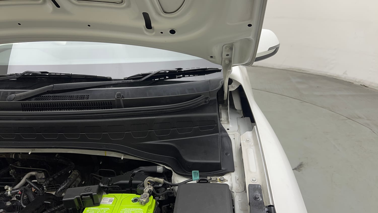 Used 2022 Kia Sonet HTK Plus 1.2 Petrol Manual engine ENGINE LEFT SIDE HINGE & APRON VIEW