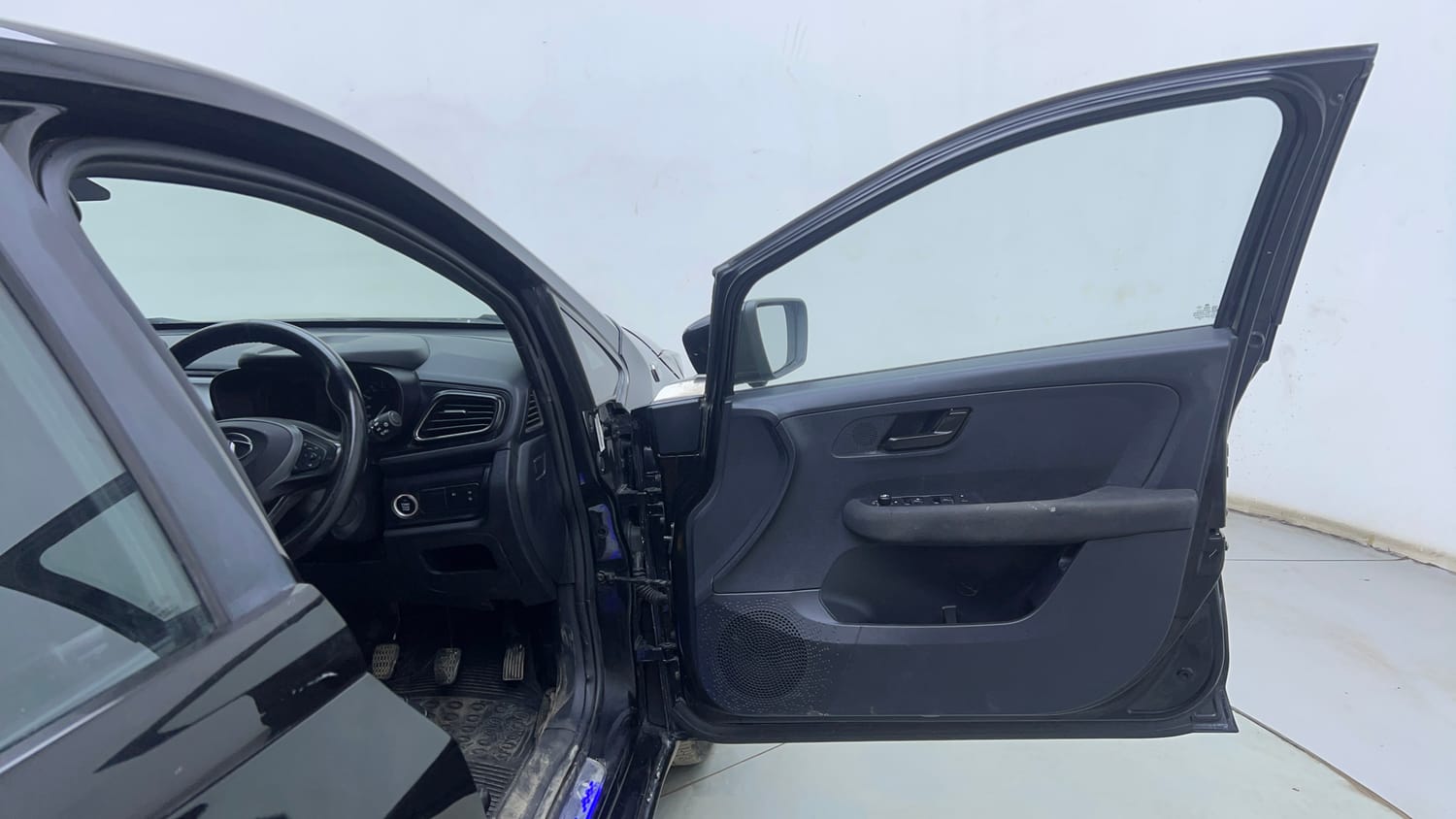 Used 2022 Tata Altroz XZ Plus Petrol Dark Edition Petrol Manual interior RIGHT FRONT DOOR OPEN VIEW