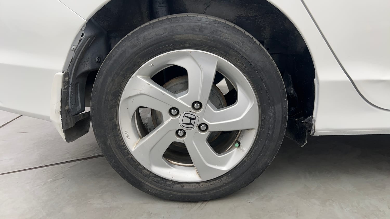 Used 2016 Honda City VX (O) MT BL Petrol Manual tyres RIGHT REAR TYRE RIM VIEW