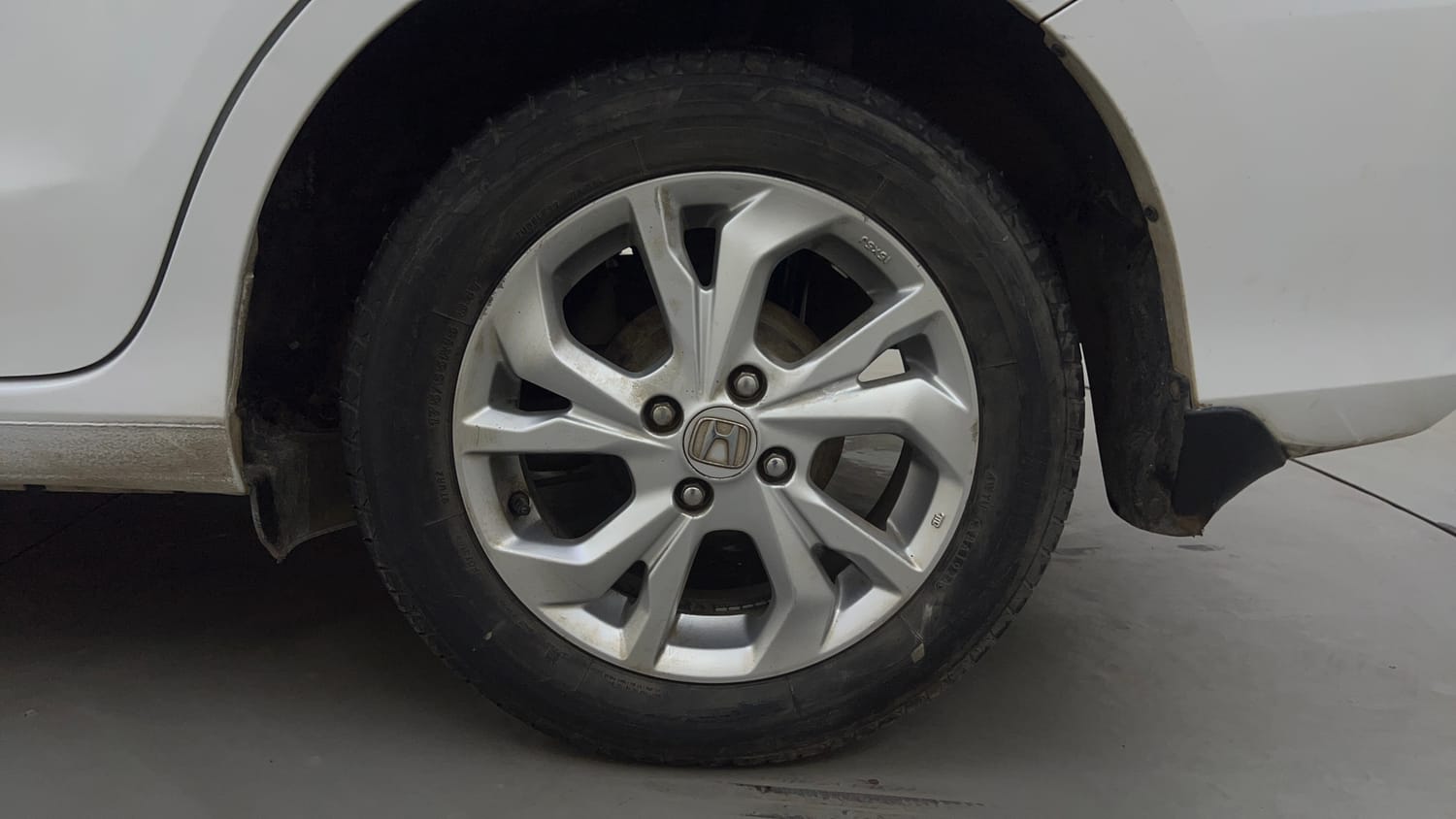 Used 2020 Honda Amaze 1.2 VX CVT Petrol Petrol Automatic tyres LEFT REAR TYRE RIM VIEW