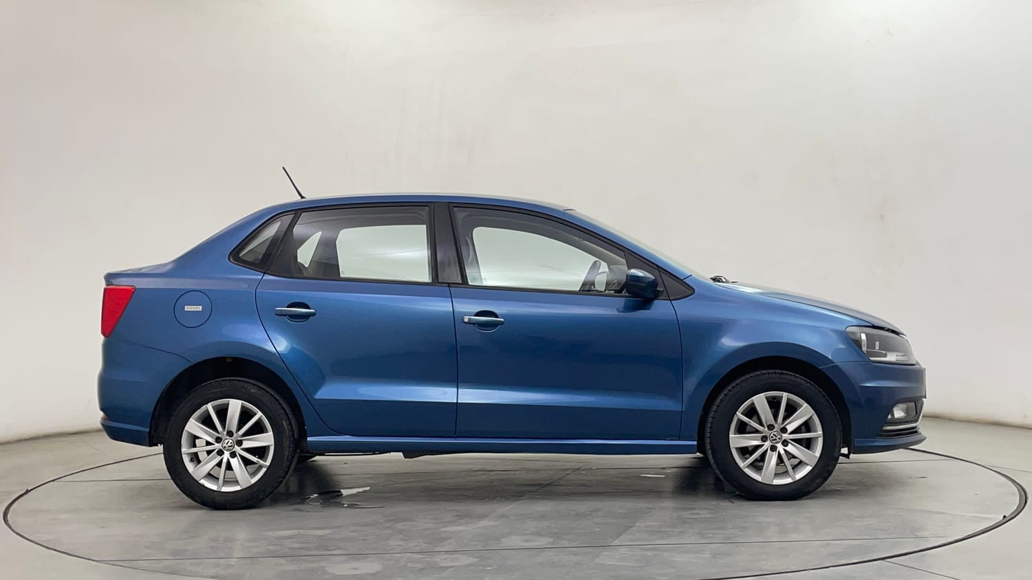 Used 2016 Volkswagen Ameo Highline 1.5L AT Diesel Automatic exterior RIGHT SIDE VIEW